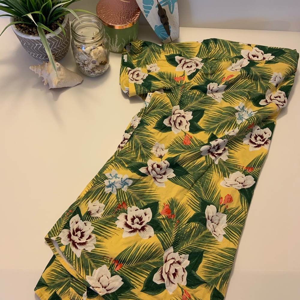Medium Hawaiian shirt